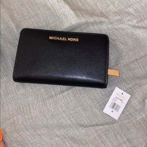 BRAND NEW MICHEAL KORS JET SET TRAVEL SLIM BIFOLD